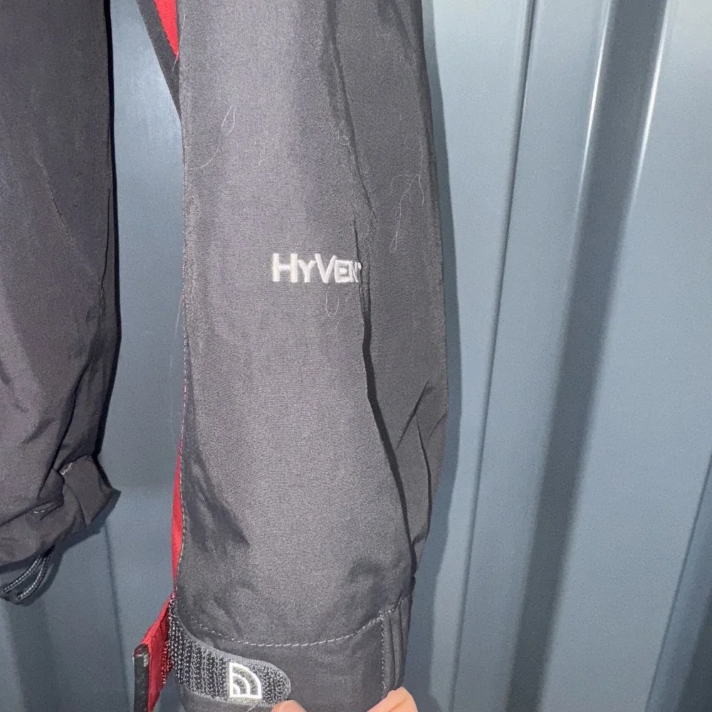 The North Face Hyvent Snow Jacket Mens Large Hooded Snowboard Coat 2-1 Red